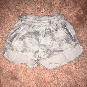 Lululemon Tracker Shorts V 4”